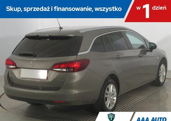 Opel Astra cena 48000 przebieg: 161274, rok produkcji 2017 z Białogard małe 211